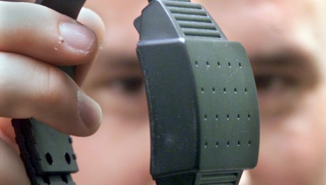 Ενδοοικογενειακή Βία:Με Βραχιολάκι Όσοι Είναι Υπό Επιτήρηση