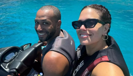 Ashley Graham: Στην Κεφαλλονιά το διάσημο plus size μοντέλο