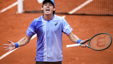 Έξαλλος Ο Μεντβέντεφ: Έσπασε Τη Ρακέτα Του