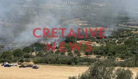 Φωτιά Στην Κρήτη Κοντά Σε Κατοικημένη Περιοχή