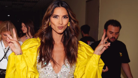 Ηλιάνα Παπαγεωργίου: Με Τέλειο Ολόσωμο Πολύχρωμο Μαγιό