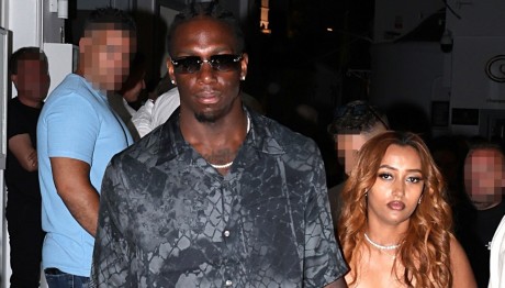 Ναν: Στη Μύκονο με την κοκκινομάλλα σύζυγό του