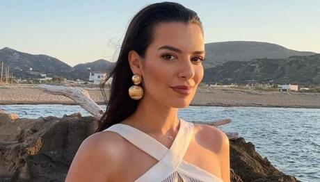 Ράλλη: Προσπαθεί να δοκιμάσει μαγιό μαζί με την κόρη της