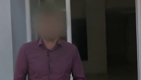 Ο δημοσιογράφος που κατηγορείται για τον ξυλοδαρμό της συντρόφου του