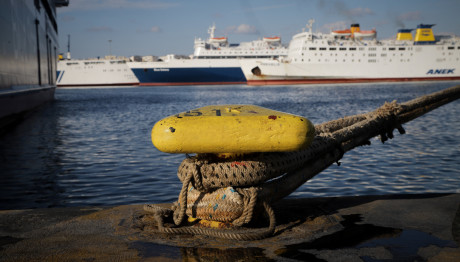 Φολέγανδρος: Πλοίο Προσέκρουσε Σε Φανάρι Λιμανιού