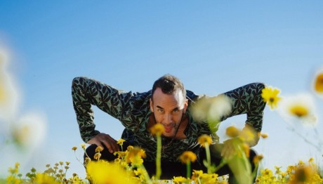 O Μουζουράκης στο θέατρο Άλσος