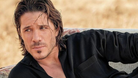 Νίκος Οικονομόπουλος: Έφτιαξε Πολυτελείς Σουίτες Στη Μύκονο