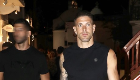 Πασχαλάκης: ΄Ποιον Ποδοσφαιριστή Συνάντησε Στη Μύκονο