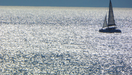 Ακυβέρνητο Ιστιοφόρο Ανοιχτά Της Σκοπέλου