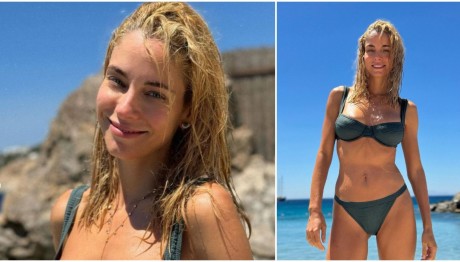 Δούκισσα Νομικού: Οι πόζες στη θάλασσα με πετρόλ μπικίνι και body chain