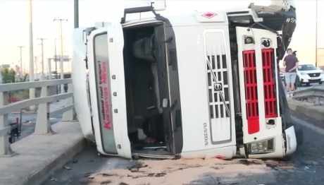 Κηφισός: Ανετράπη Φορτηγό