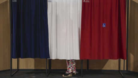 Εκλογές Γαλλία: Ανοιχτές οι κάλπες για τον β΄γύρο- Τι λένε οι δημοσκοπήσεις
