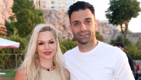 Βίκυ Κάβουρα: Η πρώτη δημόσια εμφάνιση μετά τη γέννηση της κόρης της