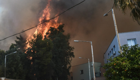 Φωτιά Πάτρα: Ζημιές Στο Καραμανδάνειο Νοσοκομείο