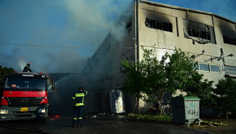 Φωτιά Αχαρνές: Κάηκαν Εργοστάσια - Ενεργοποιήθηκε Το 112