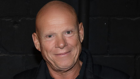 Ξανά Ερωτευμένος Ο Τζώνη Καλημέρης!