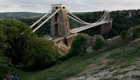 Μπρίστολ: Εντοπίστηκαν Βαλίτσες Με Ανθρώπινα Λείψανα