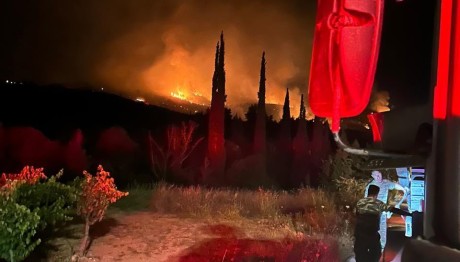 Φωτιά Τώρα Κόρινθος: Aνεξέλεγκτο Το Μέτωπο