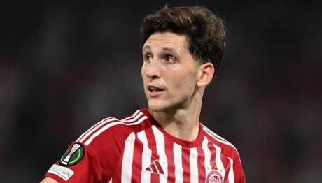 Ρέτσος: Δες Την Κούκλα Σύντροφό Του