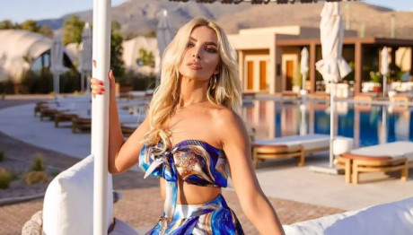 Καινούργιου: Οι Διακοπές Στην Πάρο Με Τον Σύντροφό Της