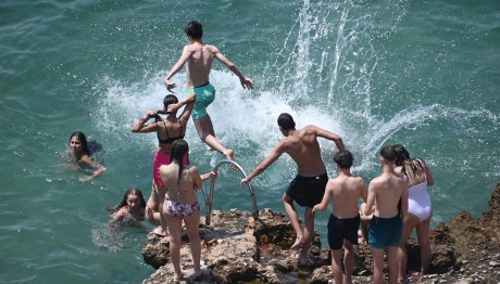 Καύσωνας: Έως 42 Βαθμούς Το Θερμόμετρο - Σε Ποιες Περιοχές
