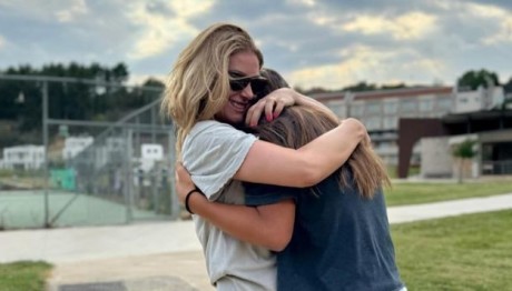 Καμπούρη: Η στιγμή της επανένωσης με την κόρη της, μετά από έναν μήνα