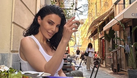 Κέλλυ Κελεκίδου