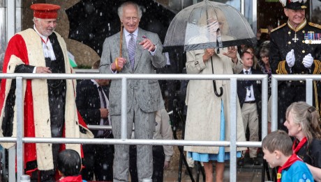 Βασιλιάς Κάρολος: Ο Εκνευρισμός Του Για Το Παλτό Της Καμίλα