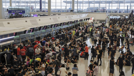 Έπεσαν Τα Συστήματα Σε Τράπεζες, Αεροπορικές Και ΜΜΕ