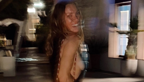 Βίκυ Καγιά: Με Αποκαλυπτικό Φόρεμα Σε Βραδινή Της Έξοδο