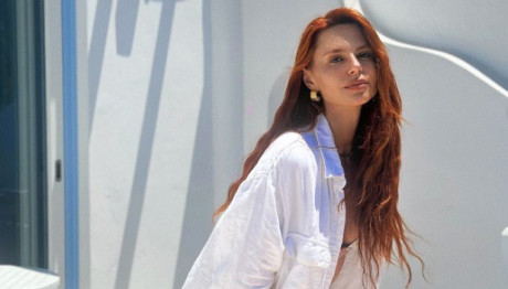 Έβελυν Καζαντζόγλου: Κουρεύτηκε Και Ποζάρει Με Κοντά Μαλλιά