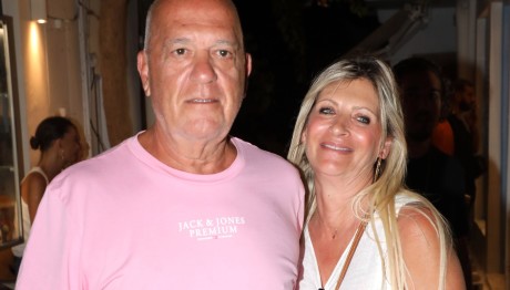 Αντώνης Γούναρης: Στη Μύκονο Με Τη Σύζυγό Του, Ρένα