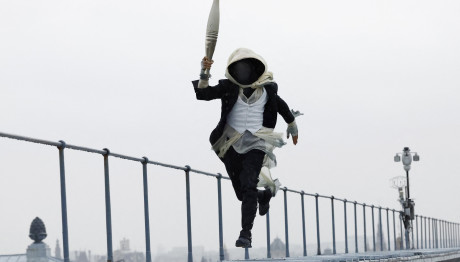 Ολυμπιακοί Αγώνες: Ποιος Είναι Ο Μασκοφόρος Δρομέας;