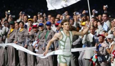 Σαμπάνης: Αγνώριστος Ως Δρομέας Στην Τελετή Έναρξης Του 2004