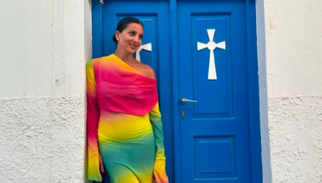 Τσιμτσιλή: Αγκαλιά Με Τον Γιο Της Κάτω Από Το Ηλιοβασίλεμα