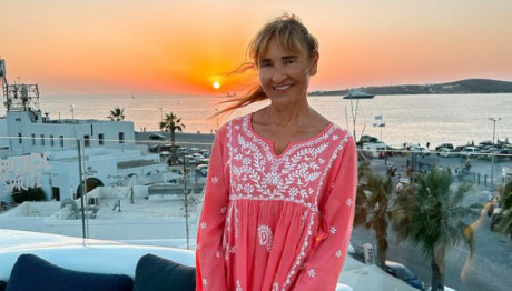 Μάρα Ζαχαρέα: Ποζάρει Στη Βεράντα Της Με Το  Μαγιό Της