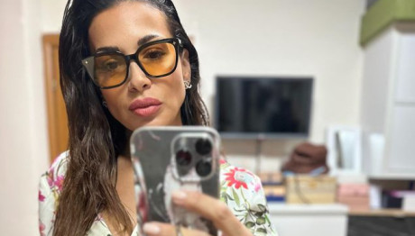 Χατζίδου: Στην Γκαρνταρόμπα Του Σπιτιού Της