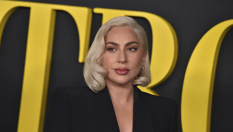 Lady Gaga: Αποκάλυψε κατά λάθος τον αρραβώνα της
