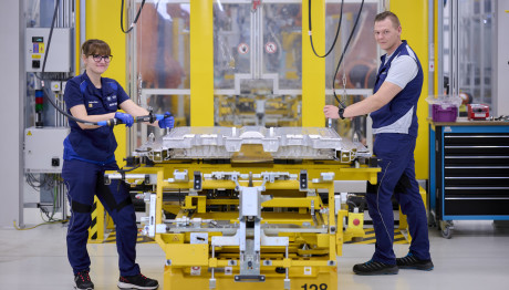 BMW: Ο απίστευτος αριθμός μπαταριών που έχει κατασκευάσει