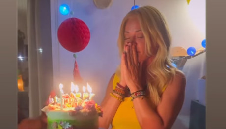 Μακρυπούλια: Είχε Γενέθλια Και Έκανε Πάρτι Στο Σπίτι Της
