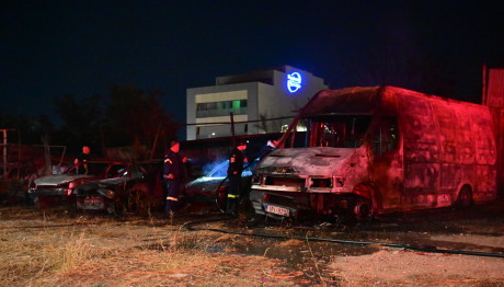 Φωτιά Σε Μάντρα Αυτοκινήτων Στους Αγίου Αναργύρους