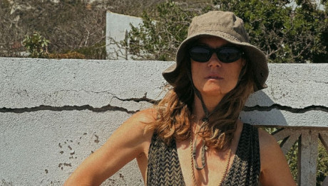 Βίκυ Καγιά: Ποζάρει Με Μαγιό... Φυσική Και Άγρια!