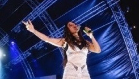 Η Μαρίνα Σάττι στο Δημοτικό Θέατρο Λυκαβηττού