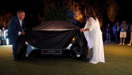 Ο Σπανός παρουσίασε τη νέα BMW Σειρά 1 στη Λίμνη Βουλιαγμένη