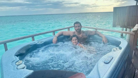 Ετεοκλής Παύλου: Για Ψάρεμα Στις Μαλδίβες Με Την Κόρη Του