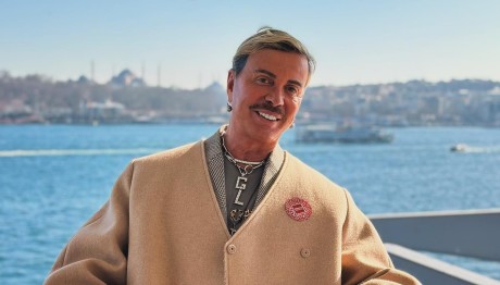 Λάκης Γαβαλάς