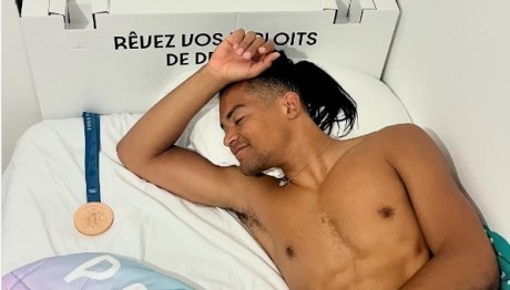 Εμμανουήλ Καραλής: Κοιμήθηκε Με Το Μετάλλιό Του