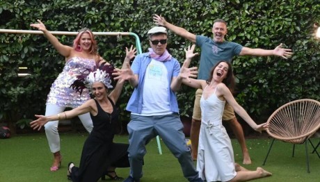 Μίμης Πλέσσας: Ένα Έγχρωμο Αφιέρωμα Στην Ταράτσα Του Φοίβου!