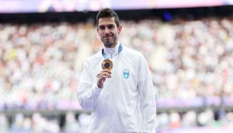 Μίλτος Τεντόγλου: Η Απονομή Του Χρυσού Μεταλλίου Στο Παρίσι