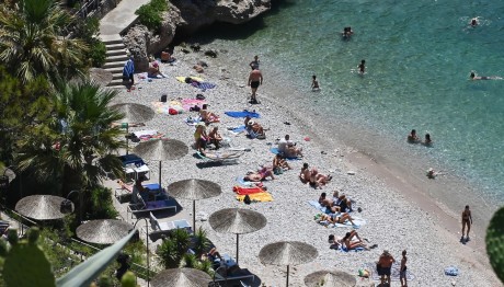 Καίρος: Ζέστη Και Βροχές - Στα Δύο Χωρισμένη Η Χώρα